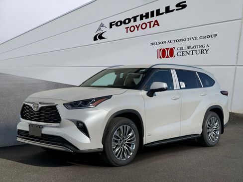New 2026 Toyota Highlander Platinum AWD/4WD image 3