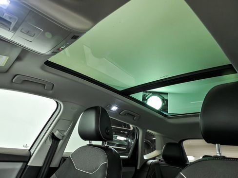 Used 2023 Volkswagen Taos SE w/ Panoramic Sunroof Package image 14