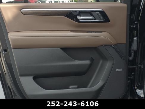 Used 2025 Chevrolet Suburban High Country AWD/4WD image 33