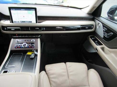 Used 2020 Lincoln Aviator Reserve w/ Equipment Group 201A image 13