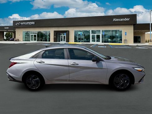 New 2026 Hyundai Elantra SEL Sport Premium FWD image 9
