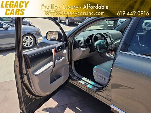 Used 2012 Toyota Highlander Limited w/ Tow Pkg FWD image 46