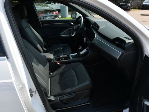 Used 2020 Audi Q3 2.0T Premium image 28