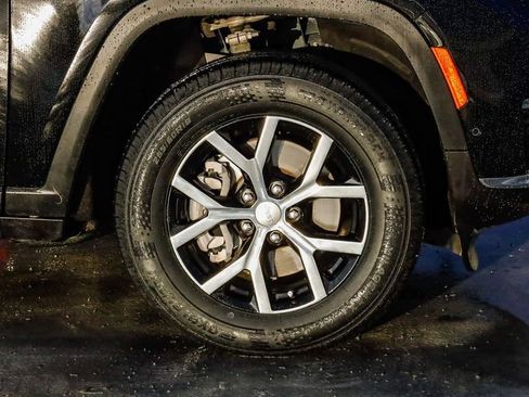 Certified 2024 Jeep Grand Cherokee L Limited w/ Luxury Tech Group II image 11