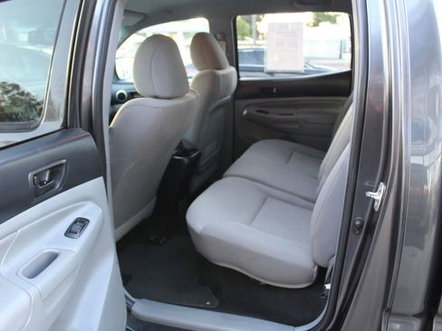 Used 2013 Toyota Tacoma PreRunner w/ SR5 Pkg RWD image 12