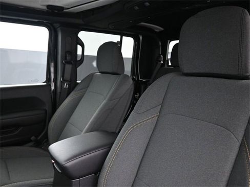 Used 2024 Jeep Gladiator Sport image 21