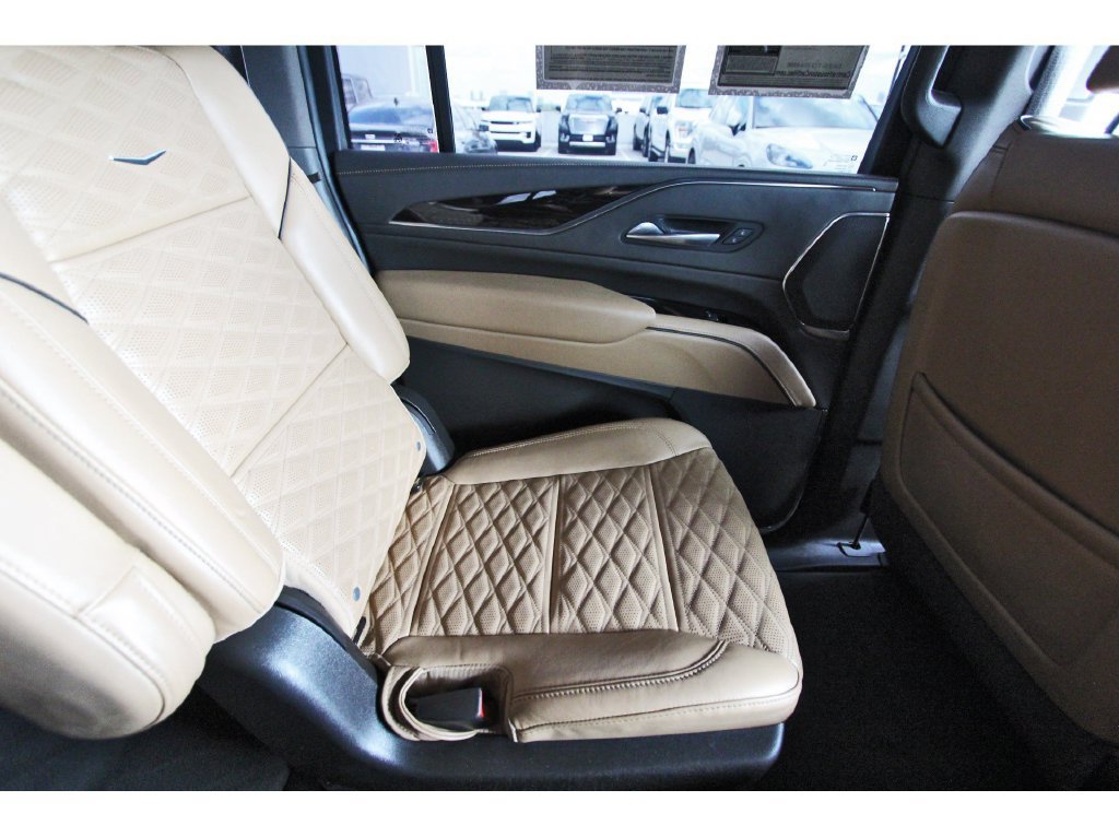Used 2023 Cadillac Escalade ESV Premium Luxury AWD/4WD image 11