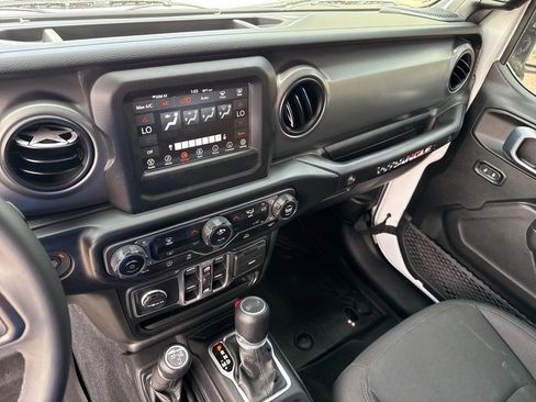 Used 2022 Jeep Wrangler Unlimited Sport image 31