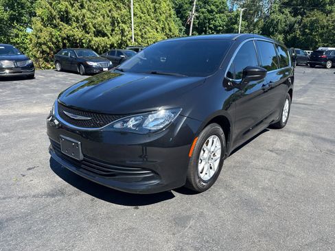 Used 2020 Chrysler Voyager LX FWD image 7