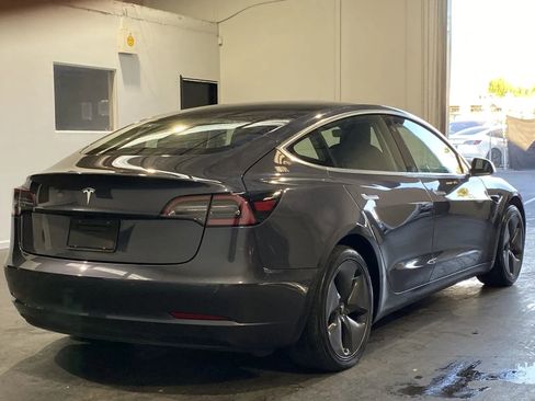 Used 2020 Tesla Model 3 Standard Range Plus image 4