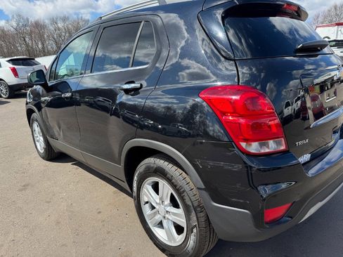 Used 2017 Chevrolet Trax LT w/ LT Convenience Package image 10