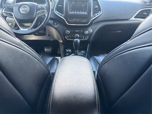 Used 2019 Jeep Cherokee Latitude Plus w/ Cold Weather Group AWD/4WD image 13