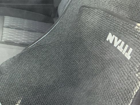 Used 2024 Nissan Titan SV w/ SV Convenience Package image 7