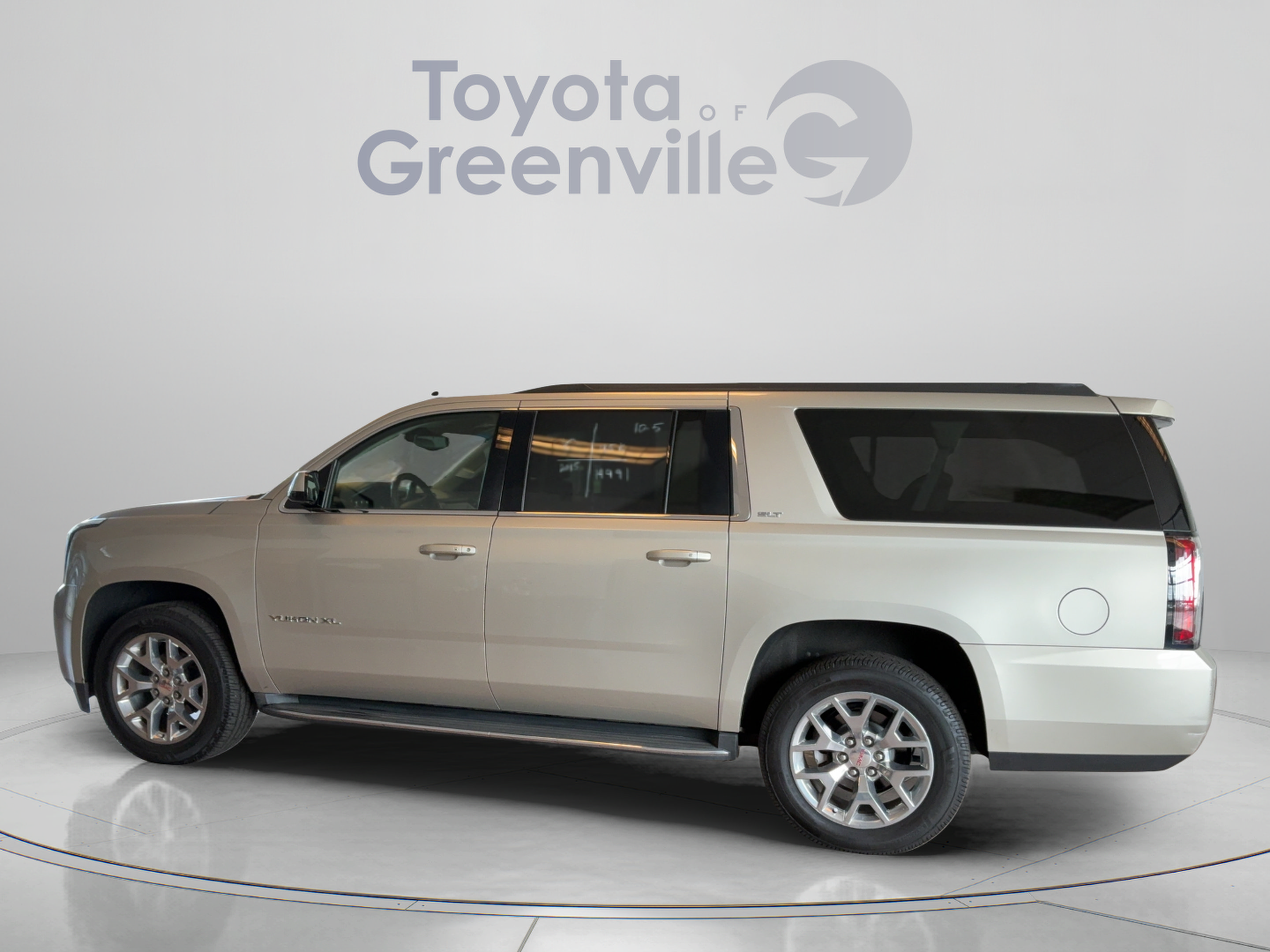 Used 2015 GMC Yukon XL SLT w/ HD Trailering Package RWD image 2