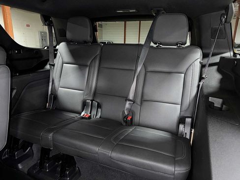 Used 2022 Chevrolet Tahoe Z71 w/ Luxury Package AWD/4WD image 18