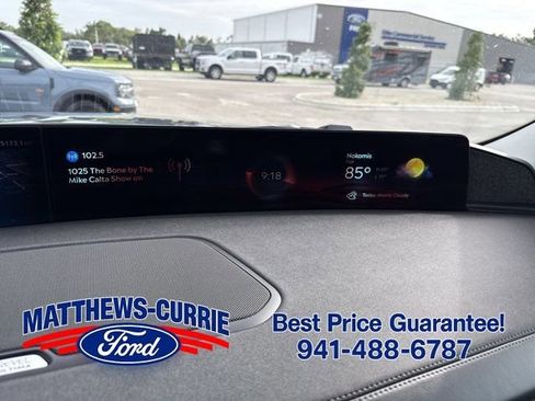 Used 2025 Lincoln Navigator Reserve AWD/4WD image 17