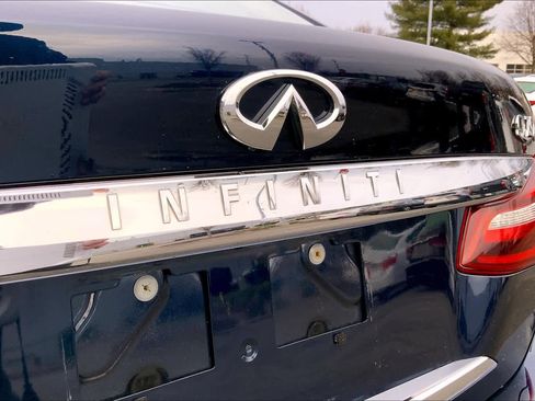 Used 2016 INFINITI Q70 3.7 AWD/4WD image 31