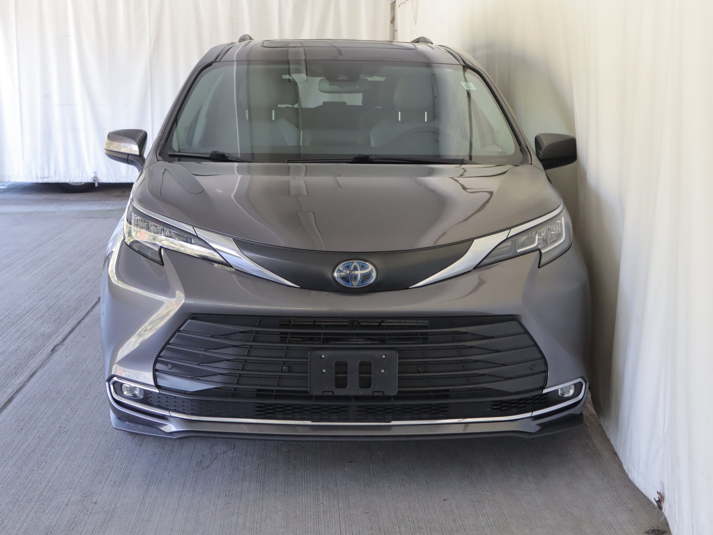 Used 2021 Toyota Sienna XLE w/ XLE Plus Package AWD/4WD image 5