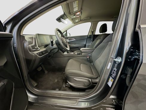 Used 2025 Kia Sportage LX image 13