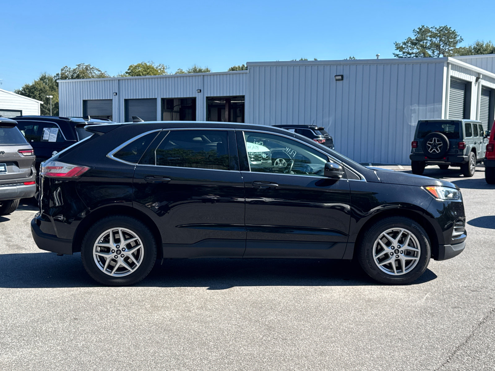 Used 2024 Ford Edge SEL AWD/4WD image 4