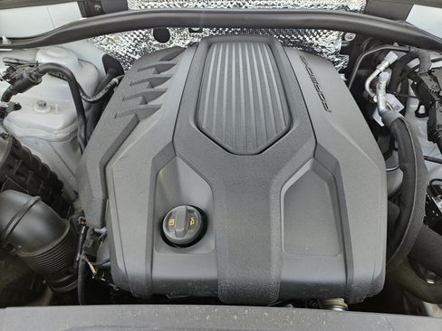 Certified 2026 Porsche Macan AWD/4WD image 30