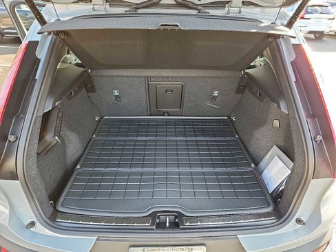 Used 2025 Volvo XC40 B5 Ultra w/ Protection Package Premier image 27