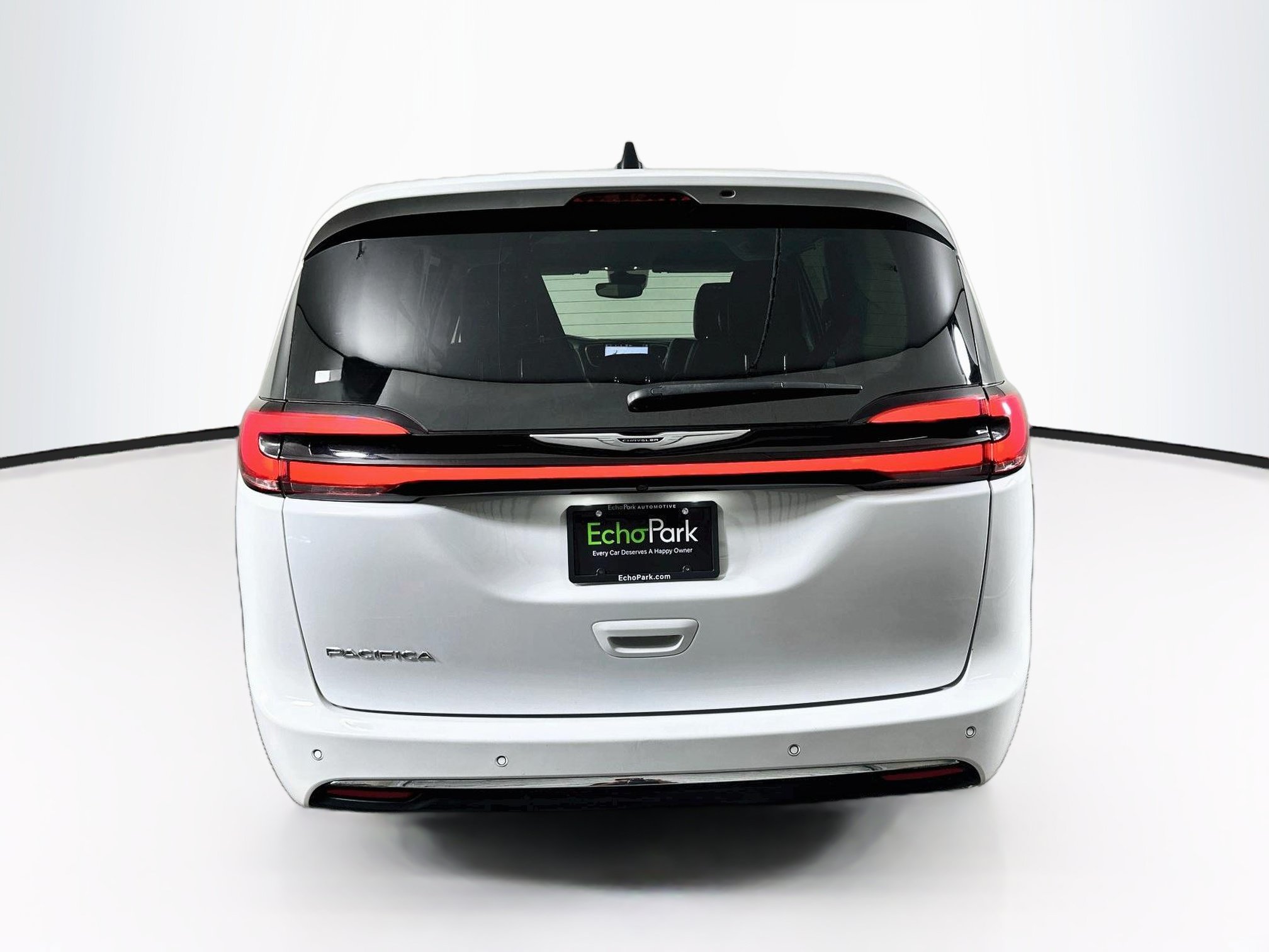 Used 2024 Chrysler Pacifica Touring-L FWD image 7