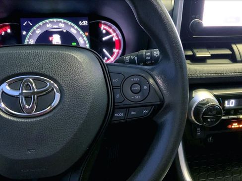 Used 2024 Toyota RAV4 XLE FWD image 24