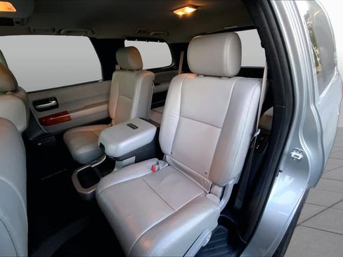 Used 2020 Toyota Sequoia Platinum RWD image 19