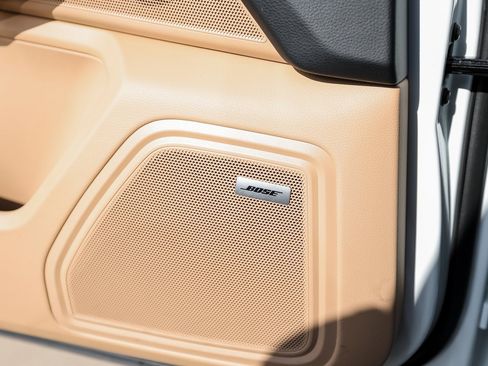 Used 2025 Porsche Macan image 22