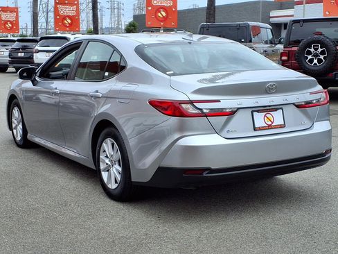 Used 2025 Toyota Camry LE FWD image 4