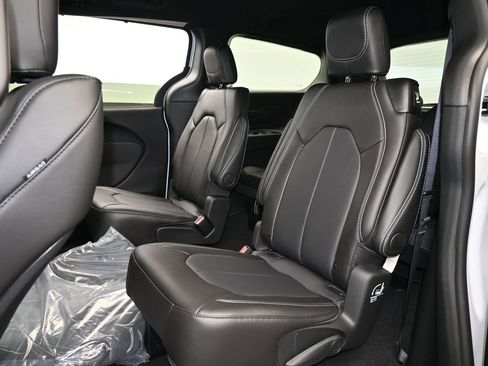 New 2026 Chrysler Voyager LX image 25