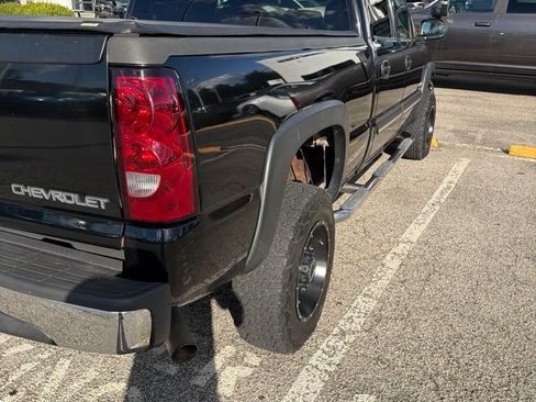 Used 2004 Chevrolet Silverado 2500 LT w/ Skid Plate Package AWD/4WD image 3