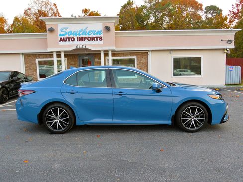 Used 2023 Toyota Camry SE w/ Convenience Package image 6