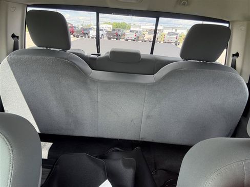 Used 2018 RAM 1500 Classic SLT AWD/4WD image 18