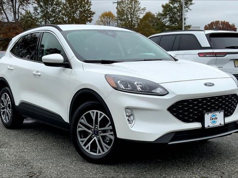 Used 2022 Ford Escape SEL image 2