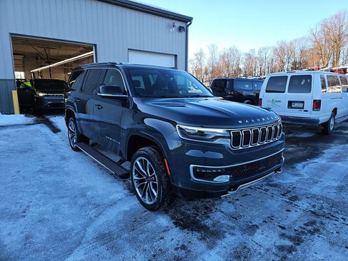 Used 2024 Jeep Wagoneer Series III w/ Premium Group I image 3