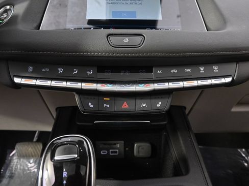 Used 2023 Cadillac XT4 Premium Luxury w/ Technology Package AWD/4WD image 31