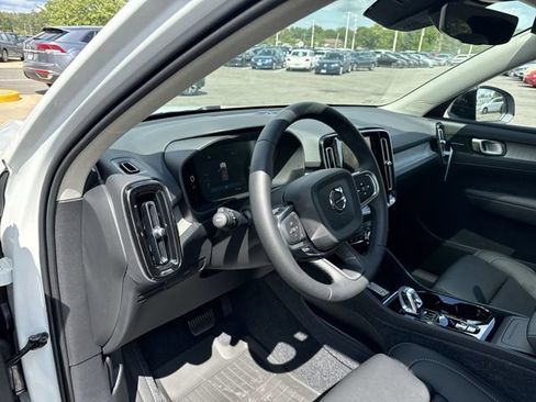 Used 2025 Volvo XC40 B5 Plus w/ Protection Package Premier AWD/4WD image 10