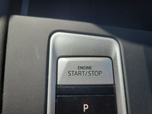 Used 2025 Volkswagen Atlas Cross Sport SE image 28