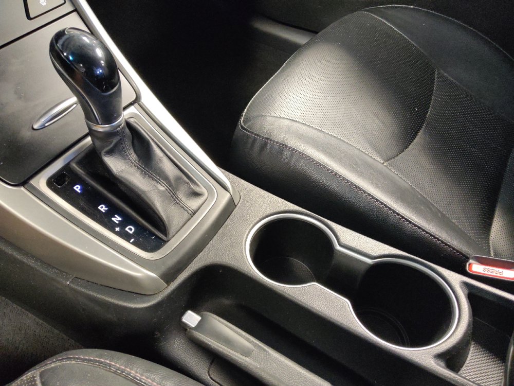 Used 2015 Hyundai Elantra Limited w/ Option Group 05 FWD image 26