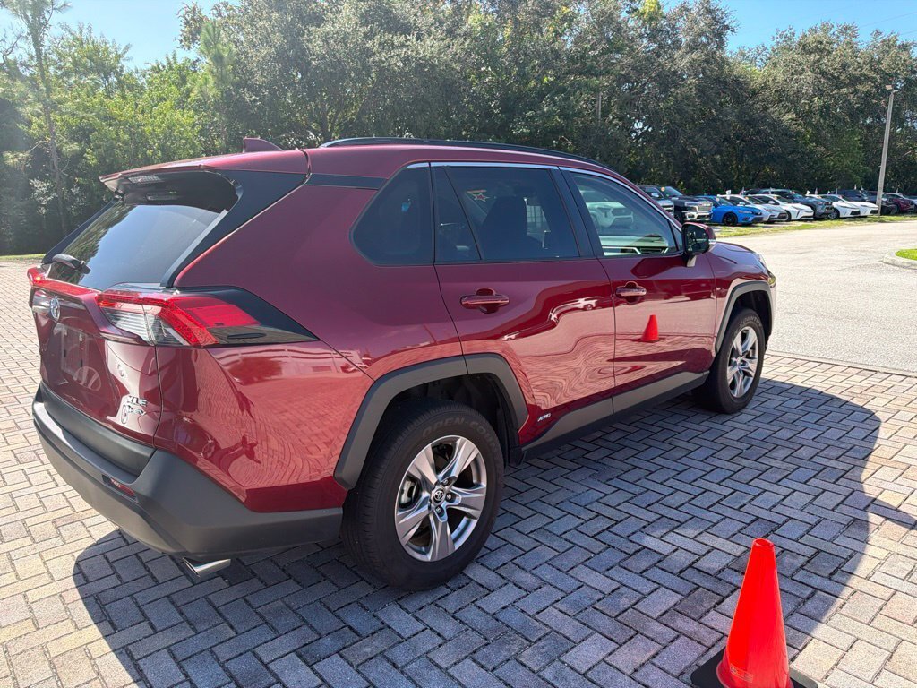 Used 2025 Toyota RAV4 XLE AWD/4WD image 2