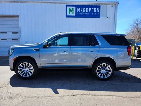 Used 2023 GMC Yukon Denali w/ Denali Reserve Package AWD/4WD image 2