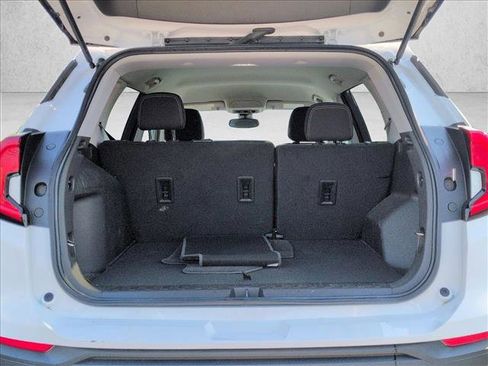 Used 2022 GMC Terrain SLE w/ Driver Convenience Package FWD image 6
