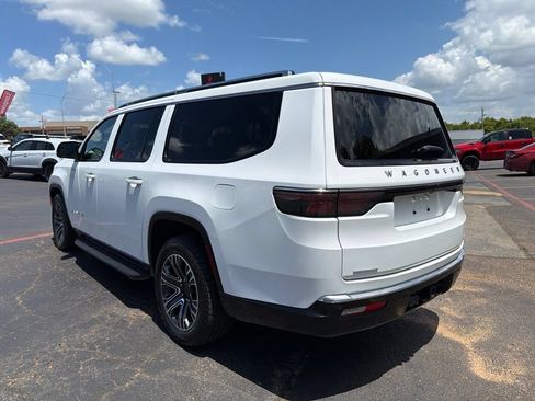 Used 2023 Jeep Wagoneer L Series II AWD/4WD image 10
