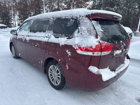Used 2013 Toyota Sienna XLE image 5