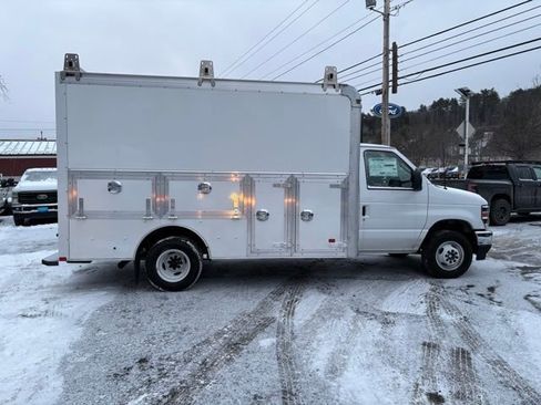 New 2026 Ford E-350 and Econoline 350 Super Duty w/ Power Equipment Group RWD image 7