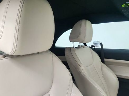 Used 2024 BMW M440i Convertible w/ Premium Package RWD image 29