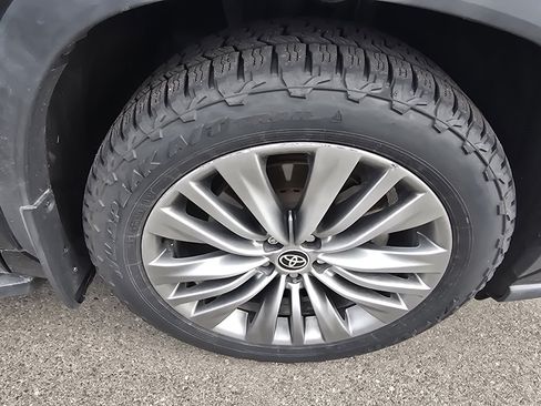 Used 2021 Toyota Highlander Platinum AWD/4WD image 9
