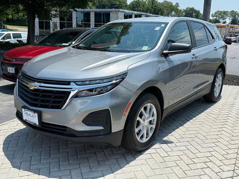Certified 2023 Chevrolet Equinox LS w/ LS Convenience Package AWD/4WD image 3